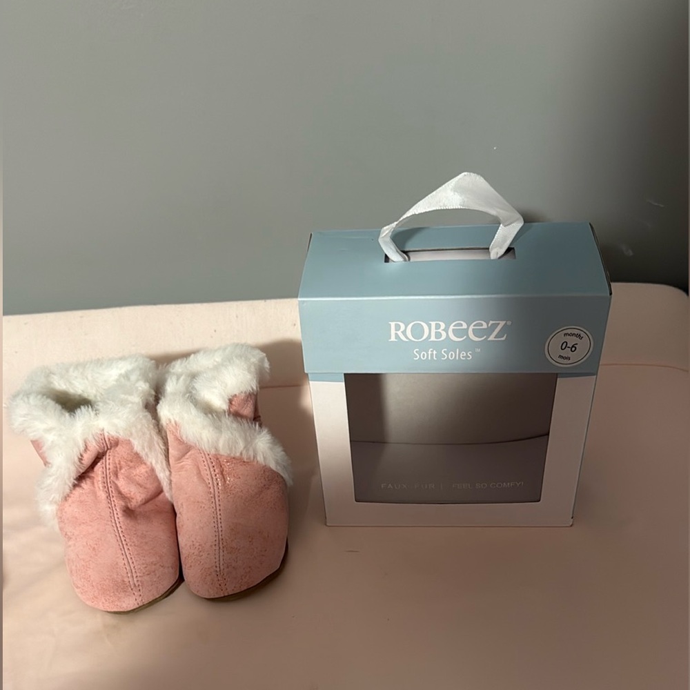 Robeez Soft Soles 0-6 Month Faux Fur Leather Baby Boots Pink
